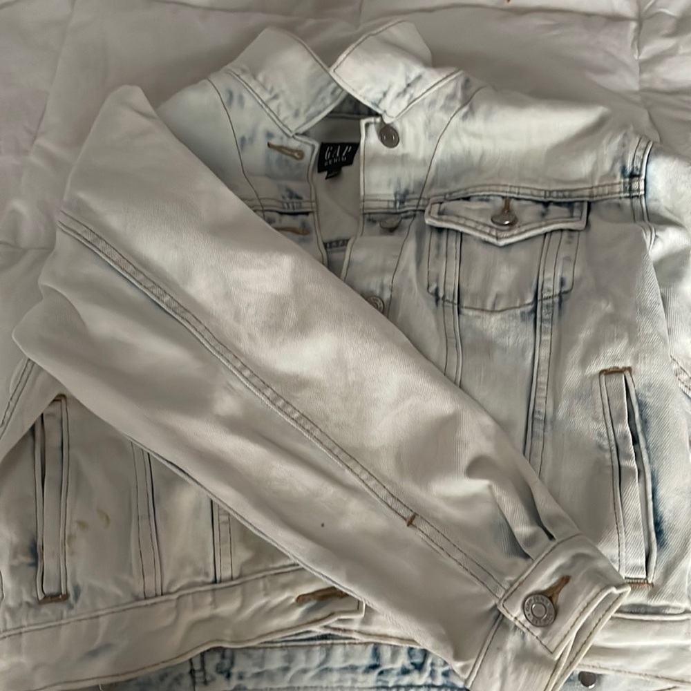 super cute gap denim jean jacket